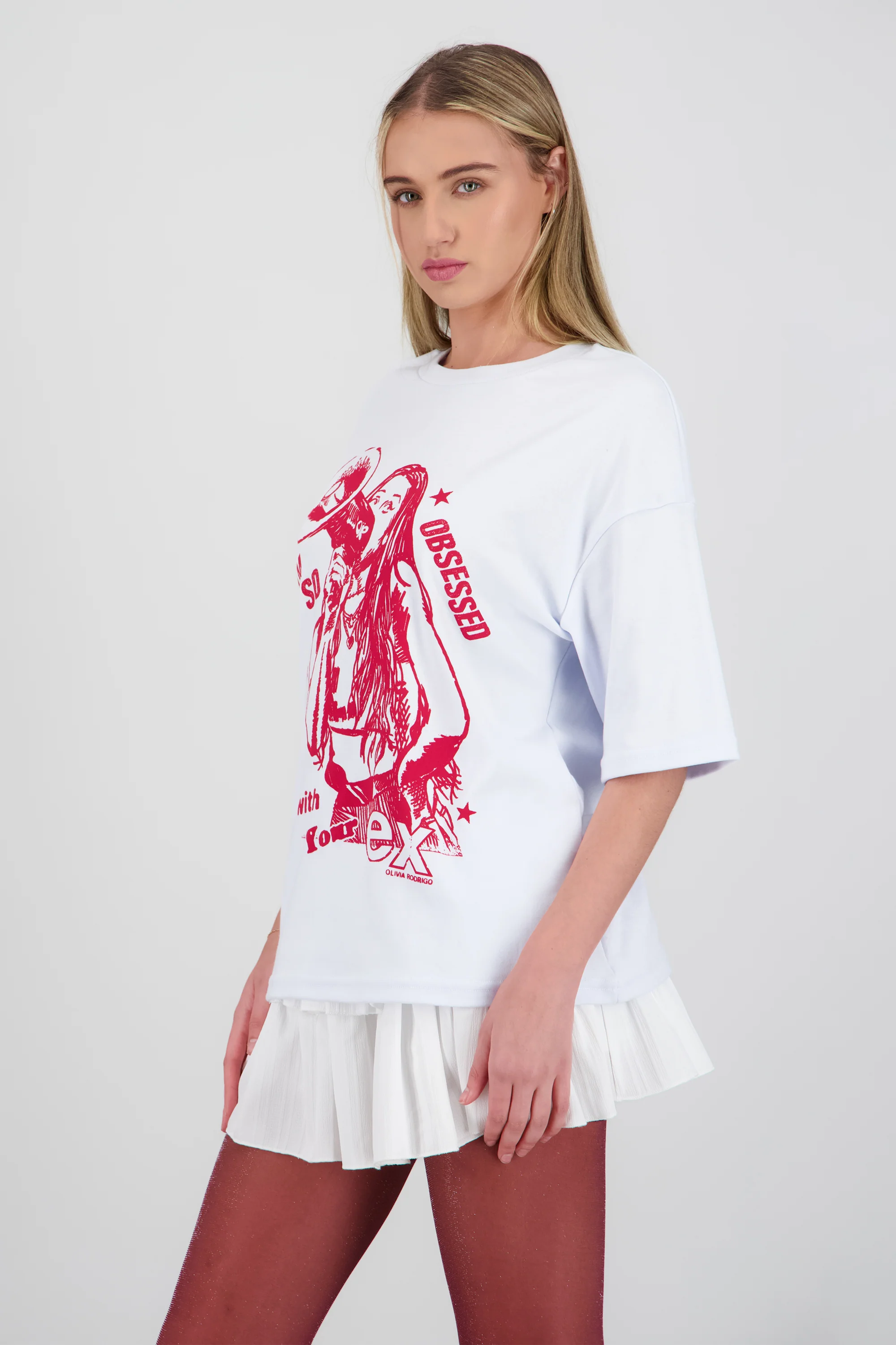 Playera Olivia Rodrigo monocromo - Image 3