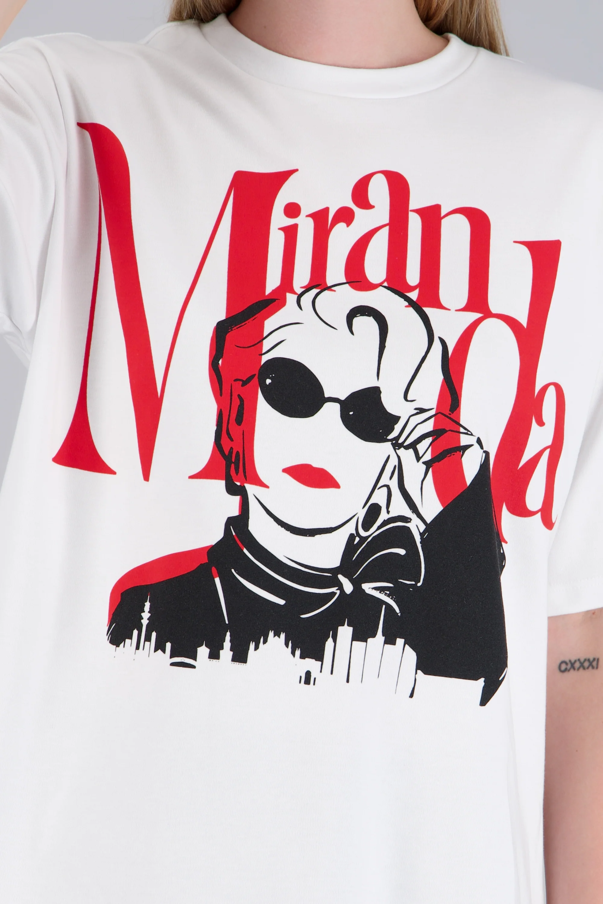 Playera over Miranda Priestly - Image 5