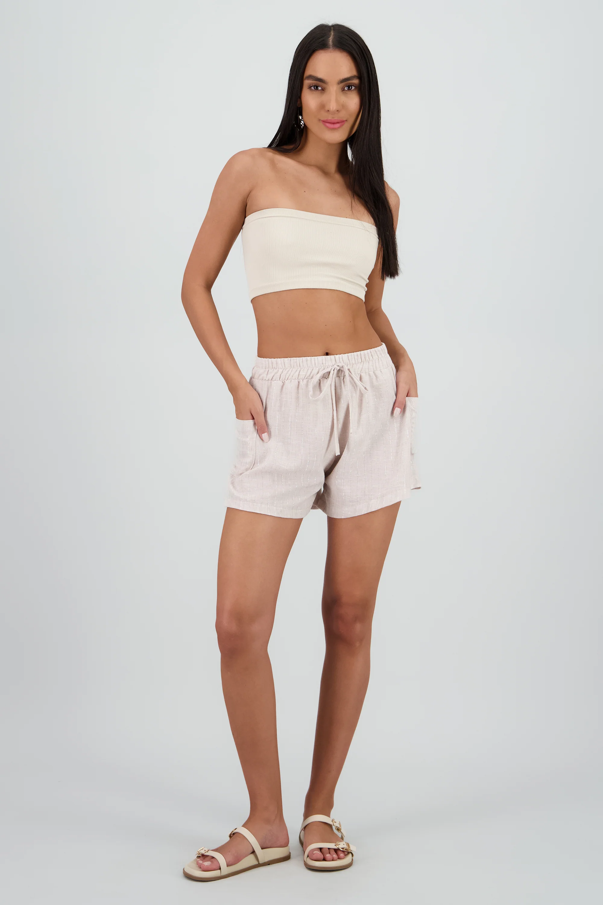 Short con resorte y bolsas