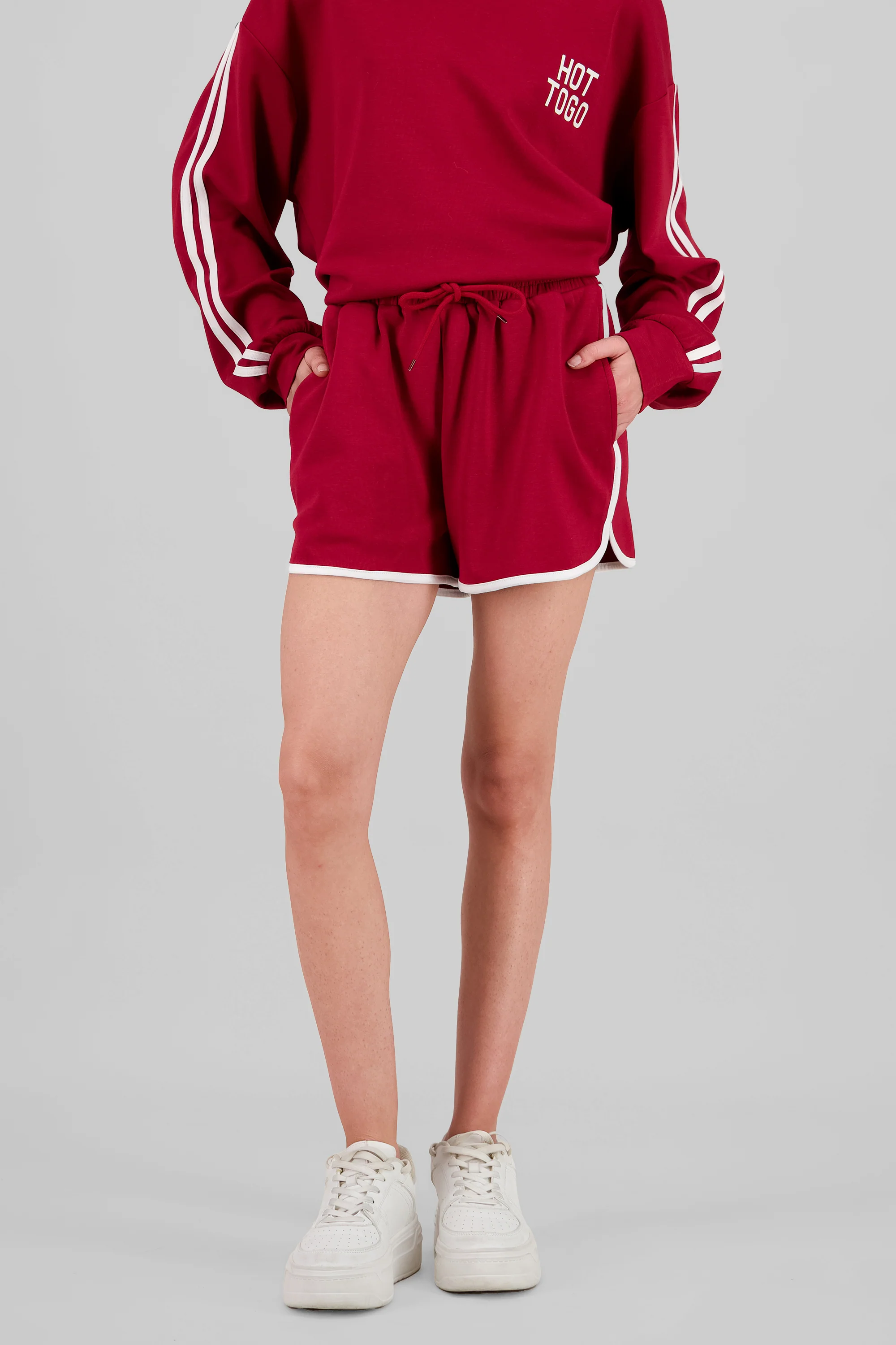 Shorts deportivos con detalle en ruedo - Image 2