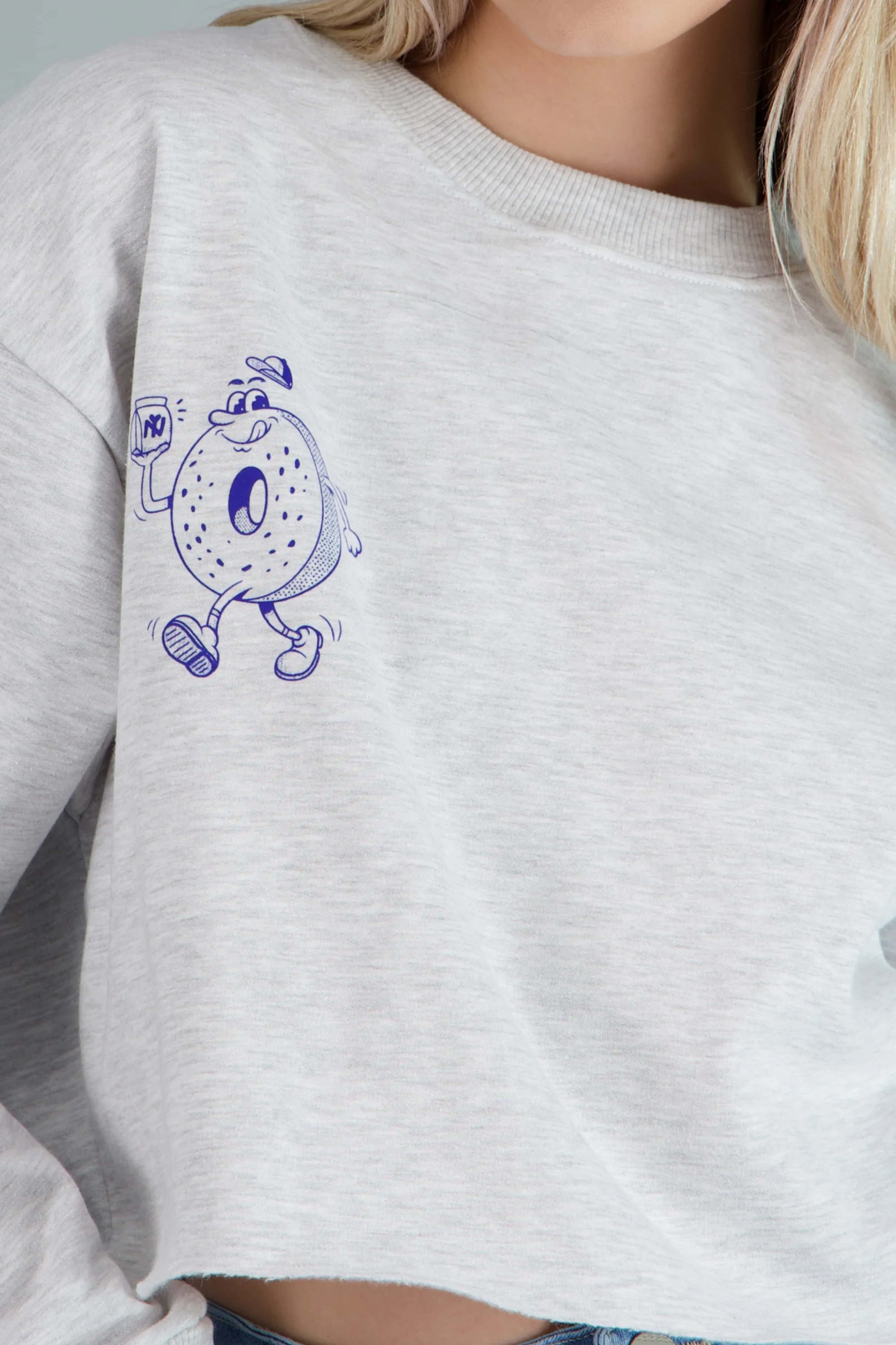 Sudadera crop estampado bagel - Image 5
