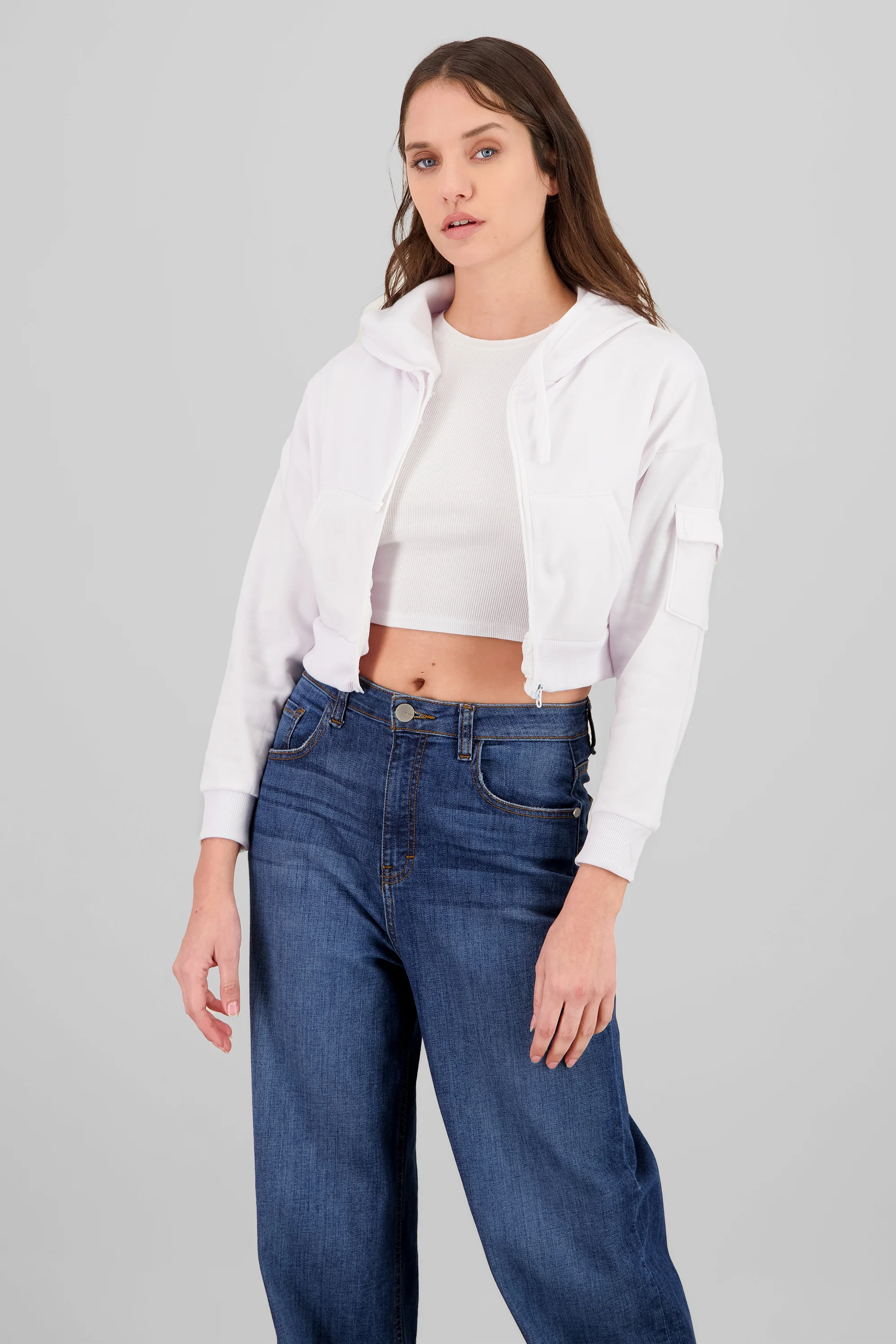 Sudadera cropped con bolsa cargo