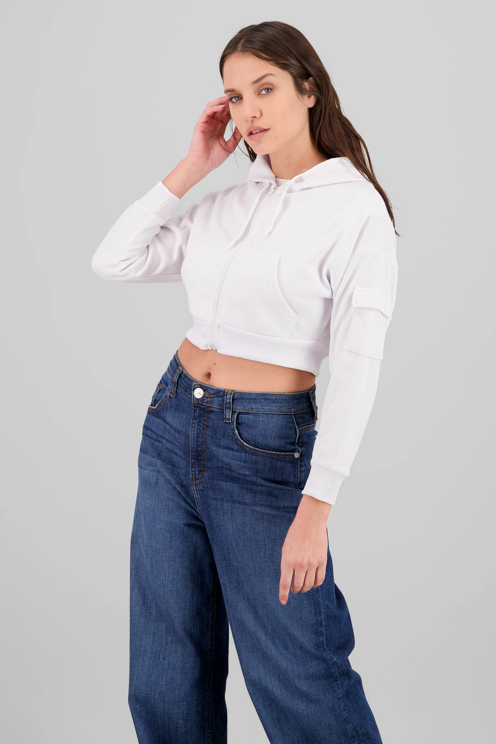 Sudadera cropped con bolsa cargo - Image 2