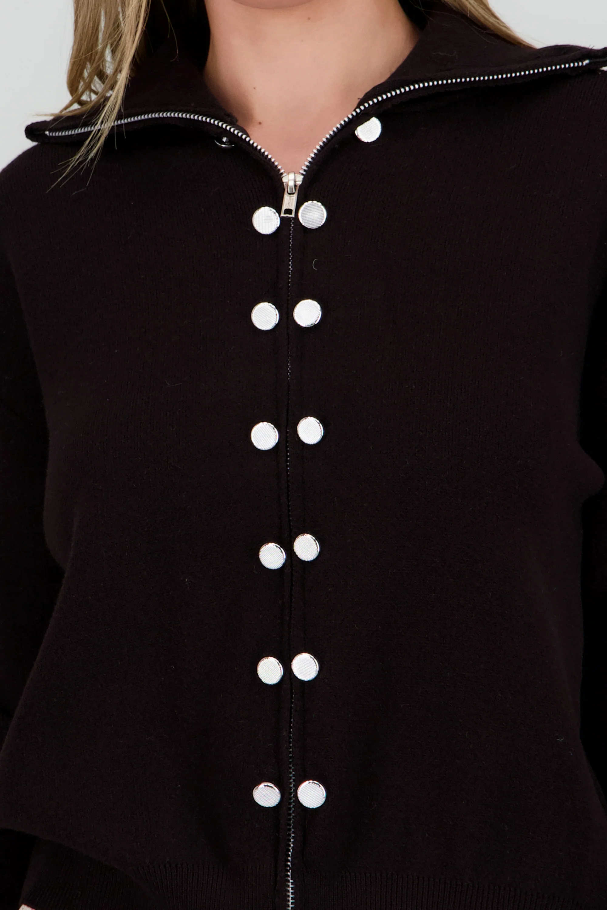Sueter cuello alto doble carril con botones - Image 5