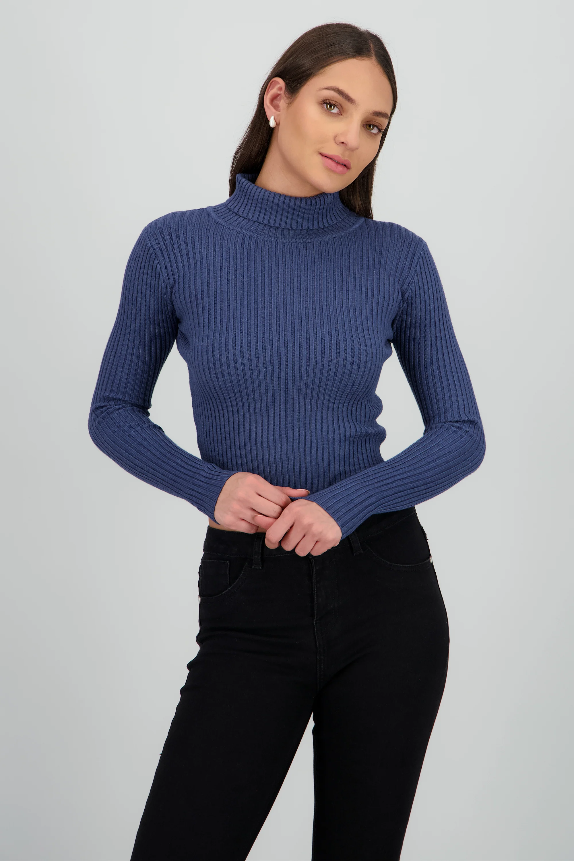 Sueter liso cuello alto