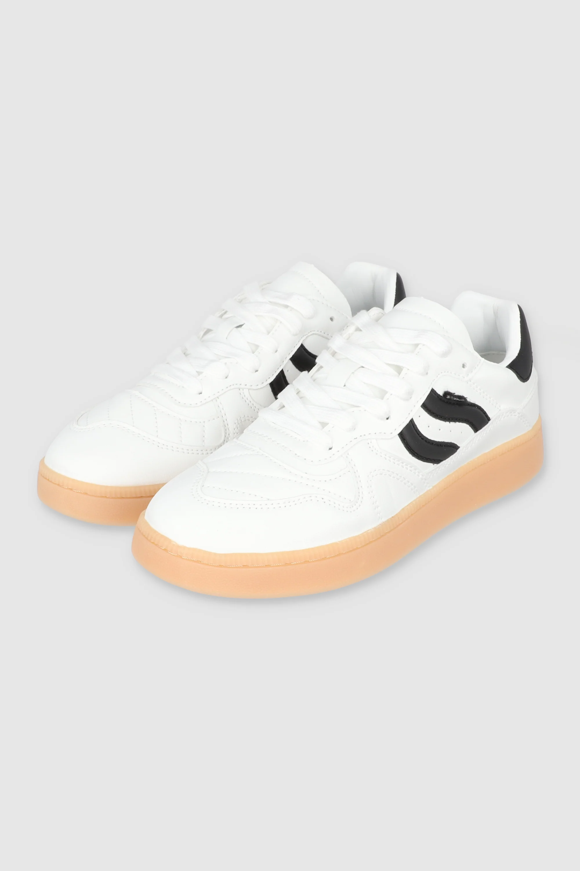 Tenis retro ondas detalle color - Image 3