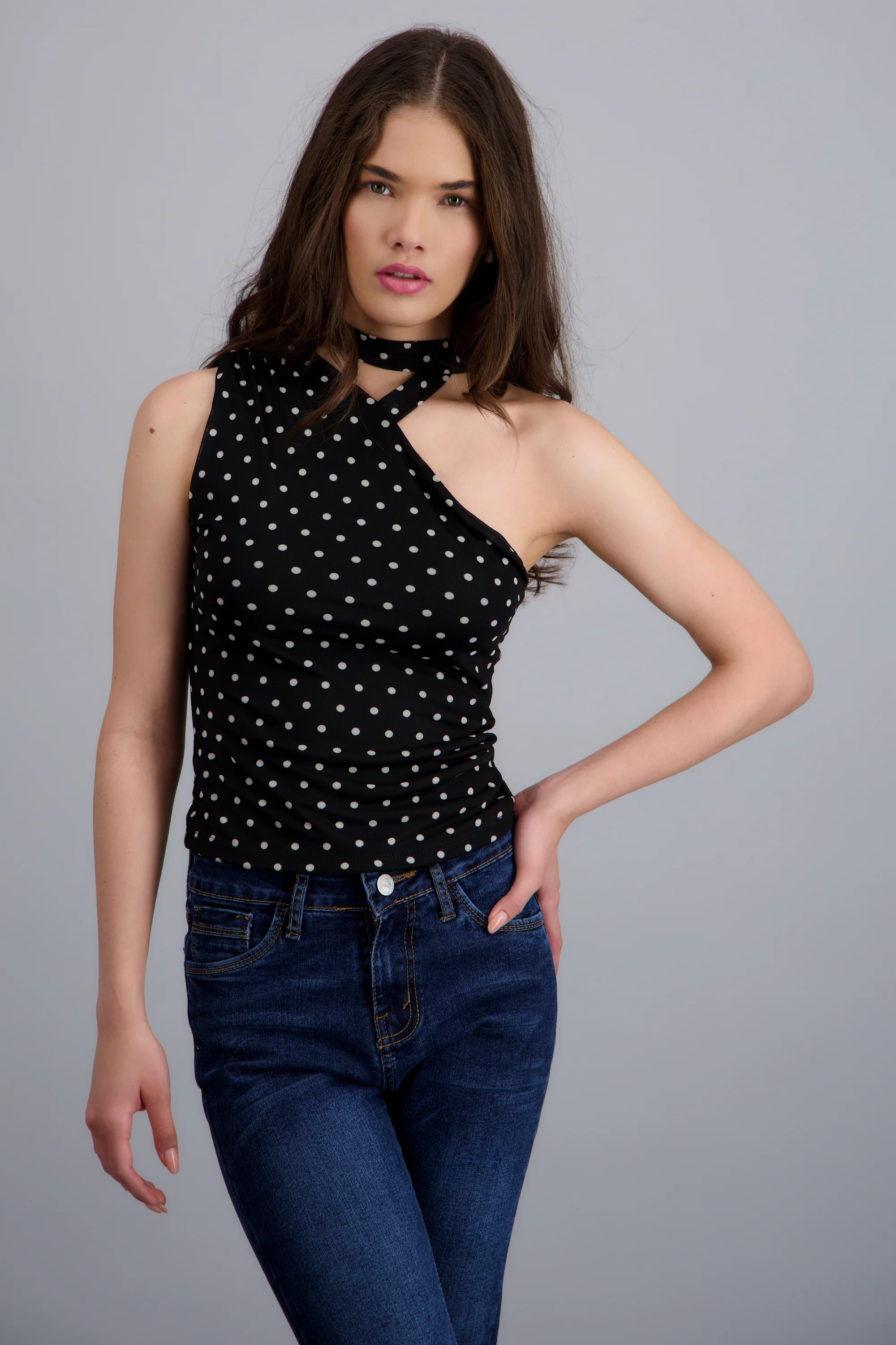 Top asimetrico polka dots
