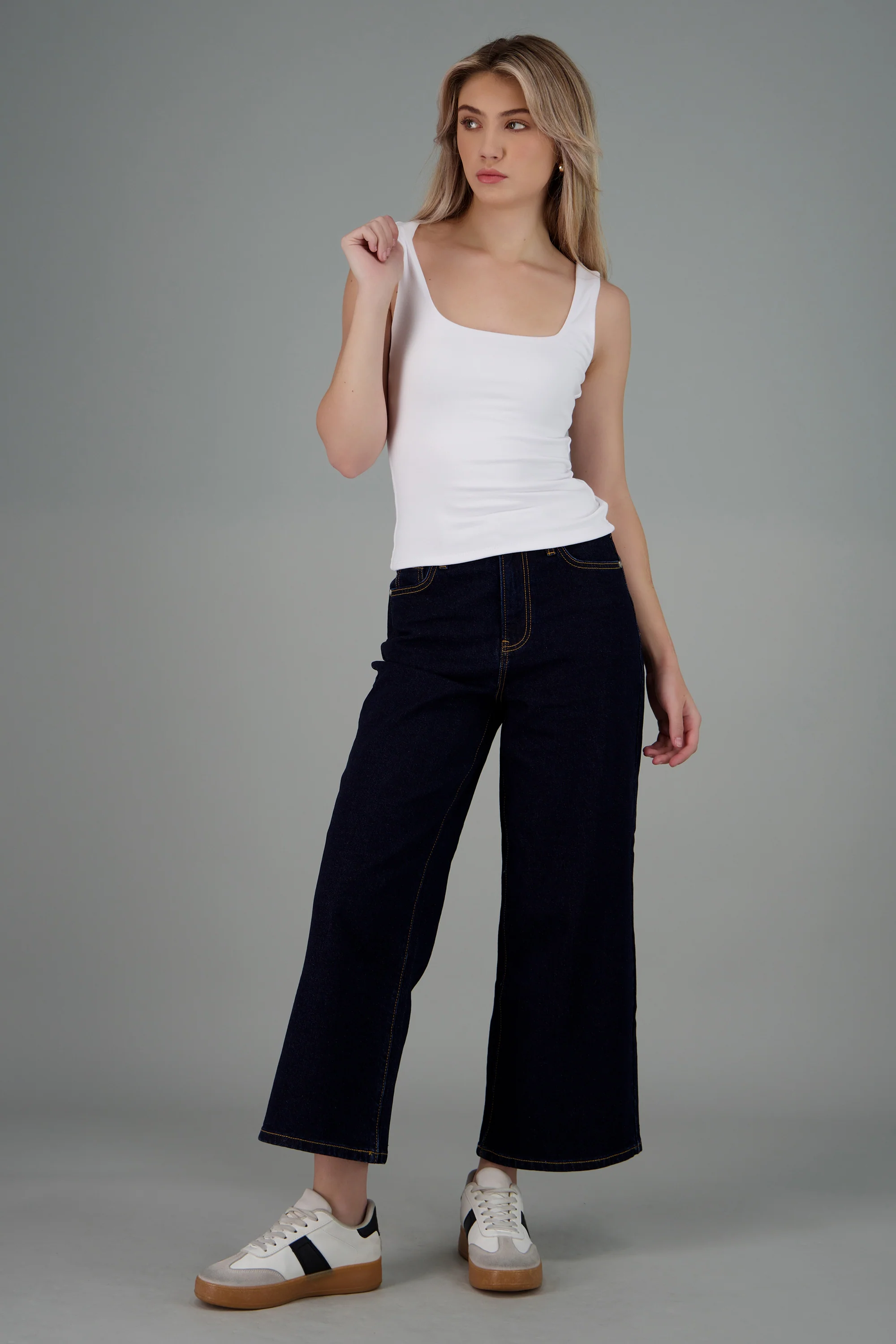 Top con tirantes liso suave - Image 2