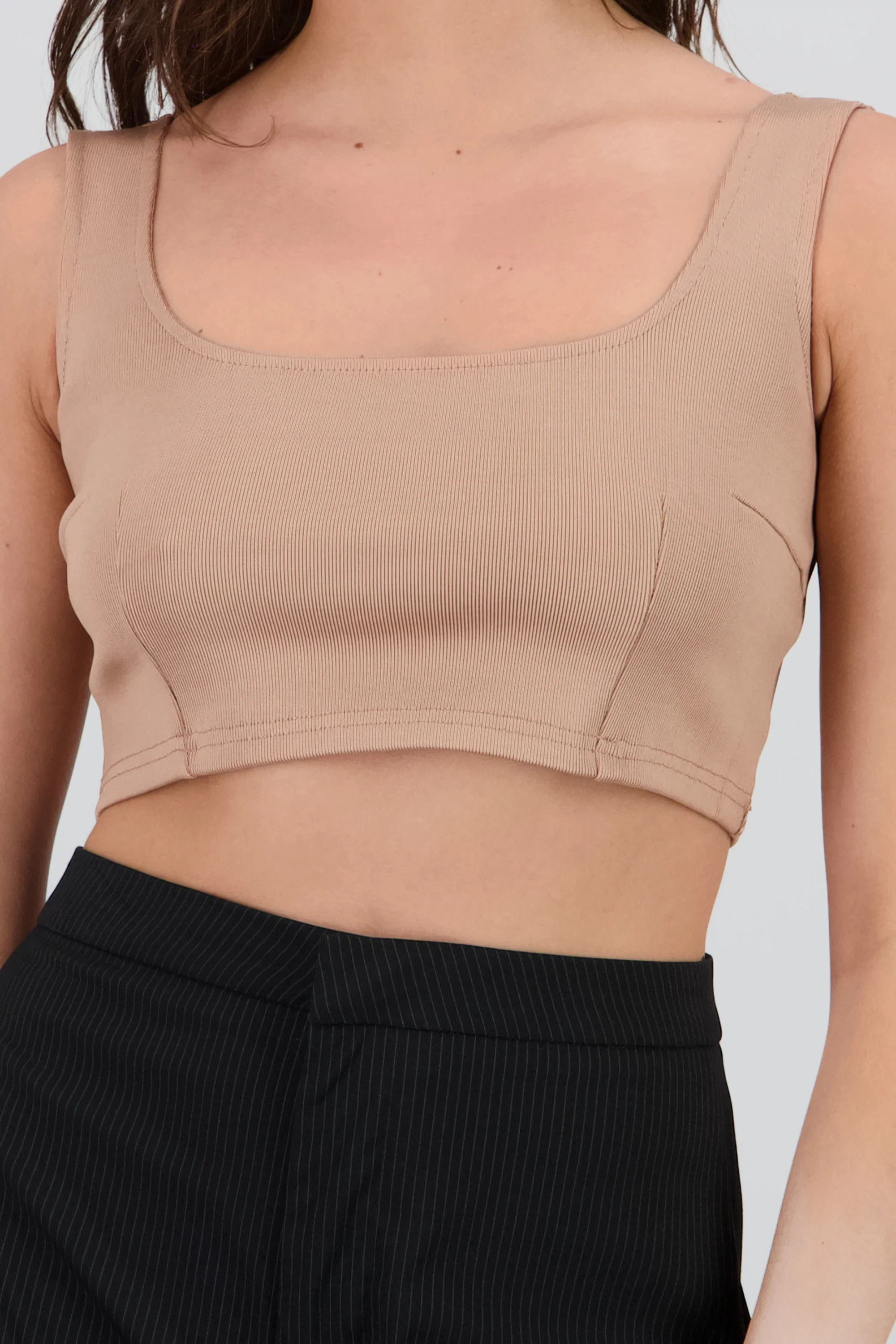 Top crop tirantes escote cuadrado - Image 5