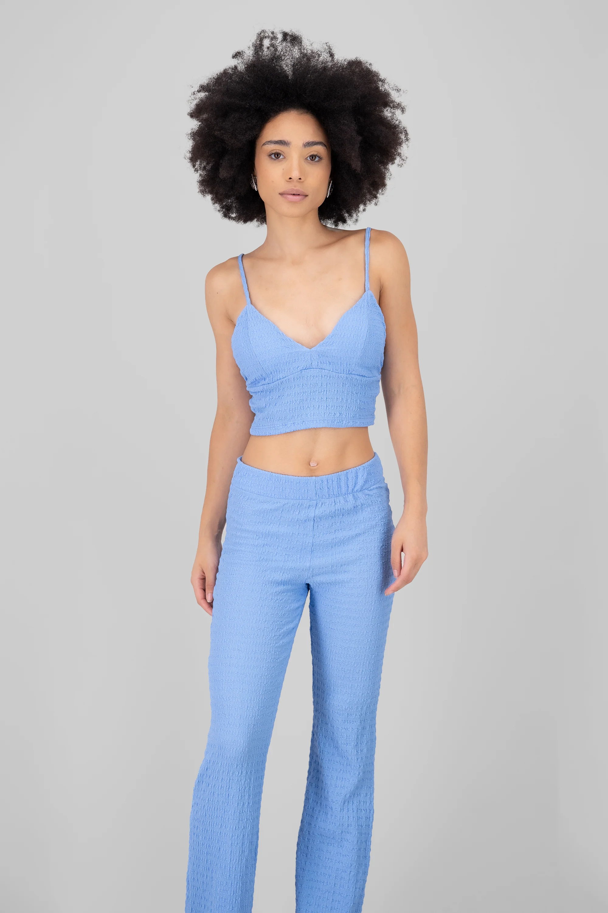 Top crop tirantes textura
