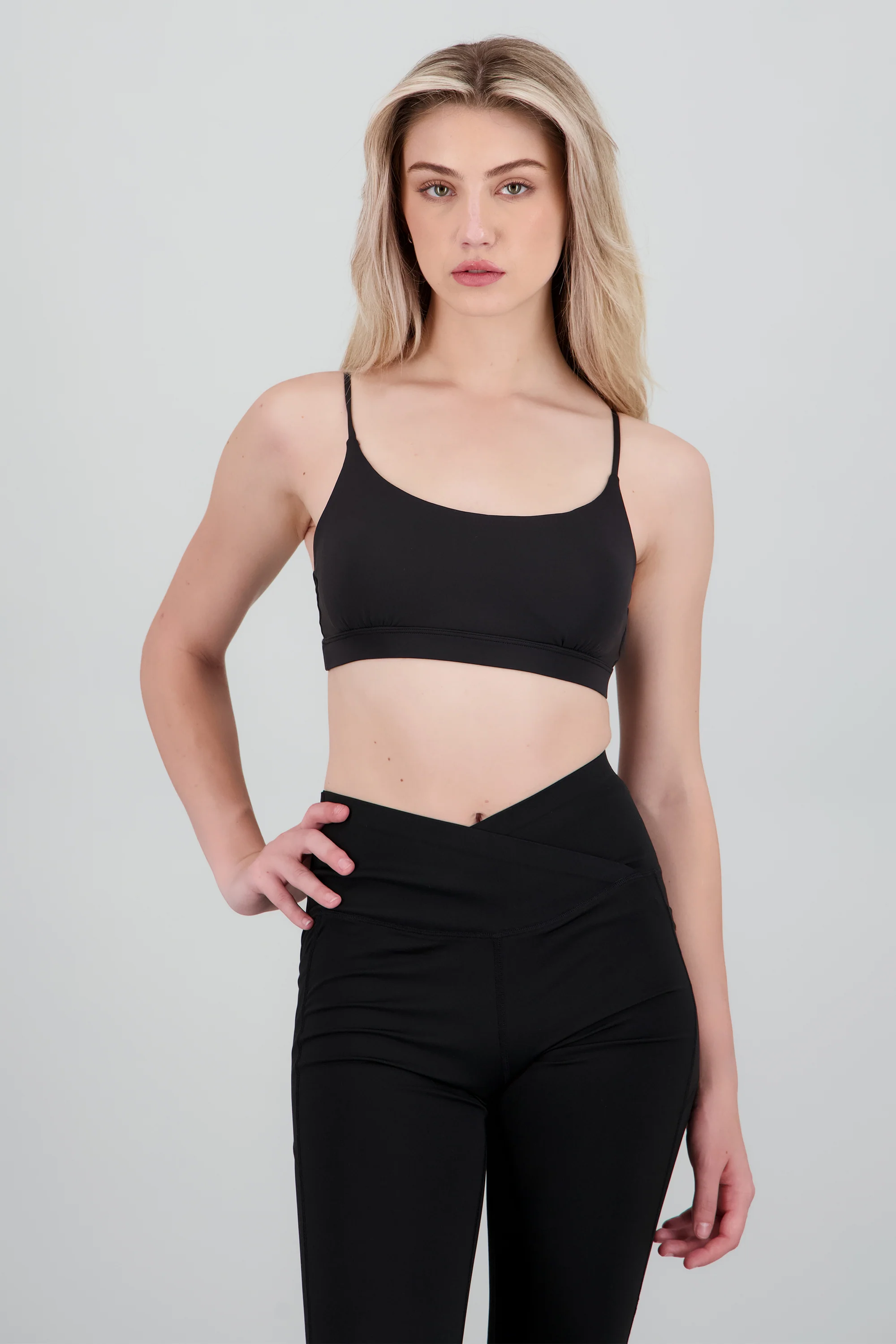 Top deportivo liso - Image 2