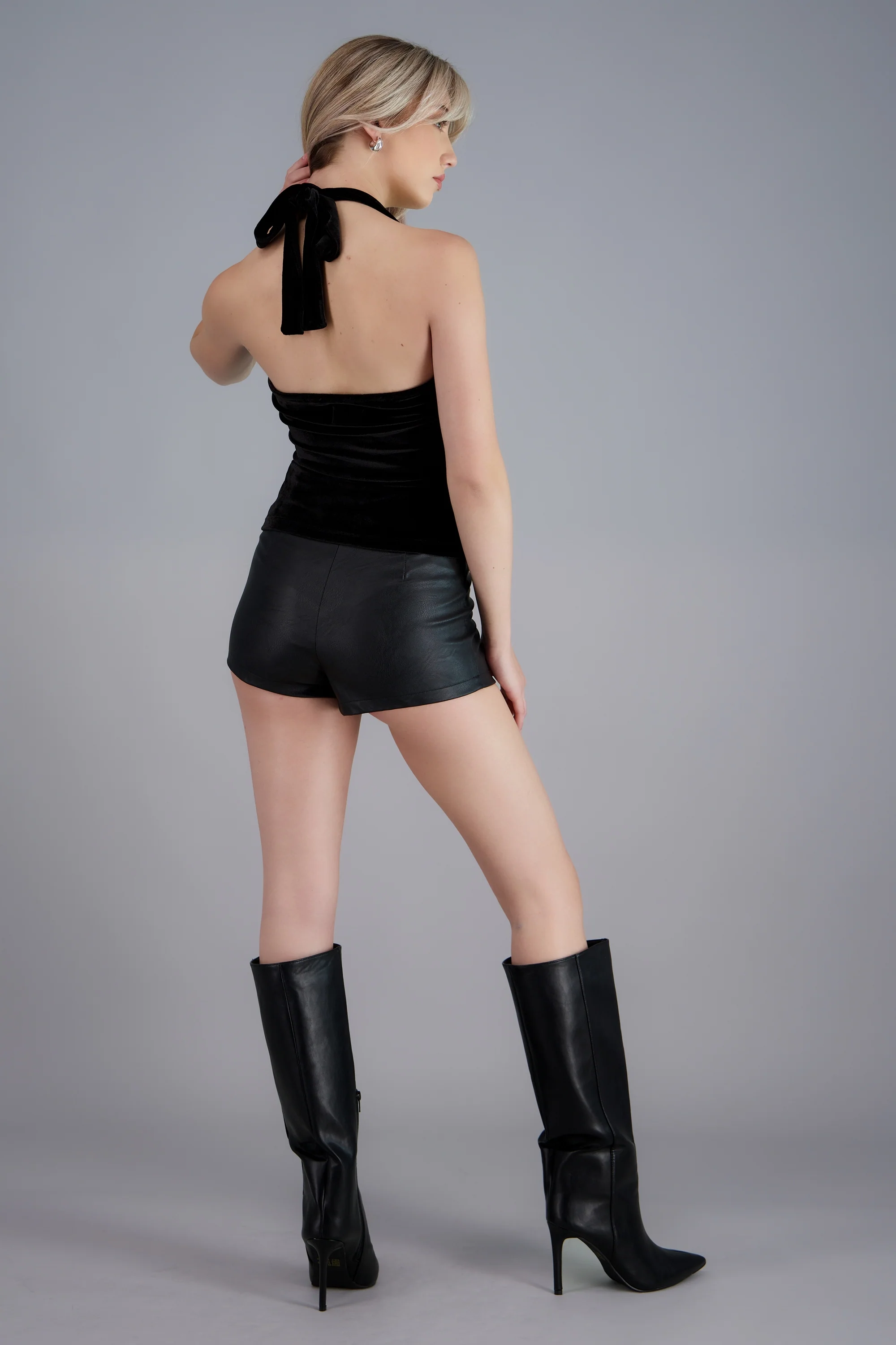 Top halter con amarre terciopelo - Image 4