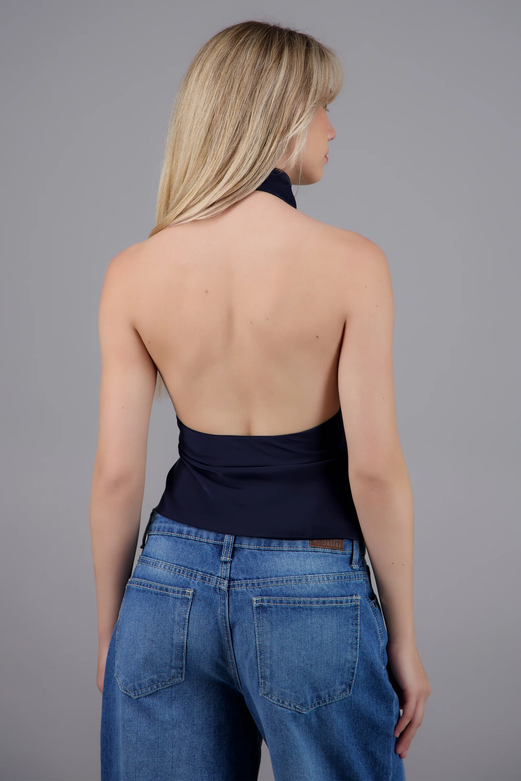 Top halter de cuello cascada satinado - Image 4