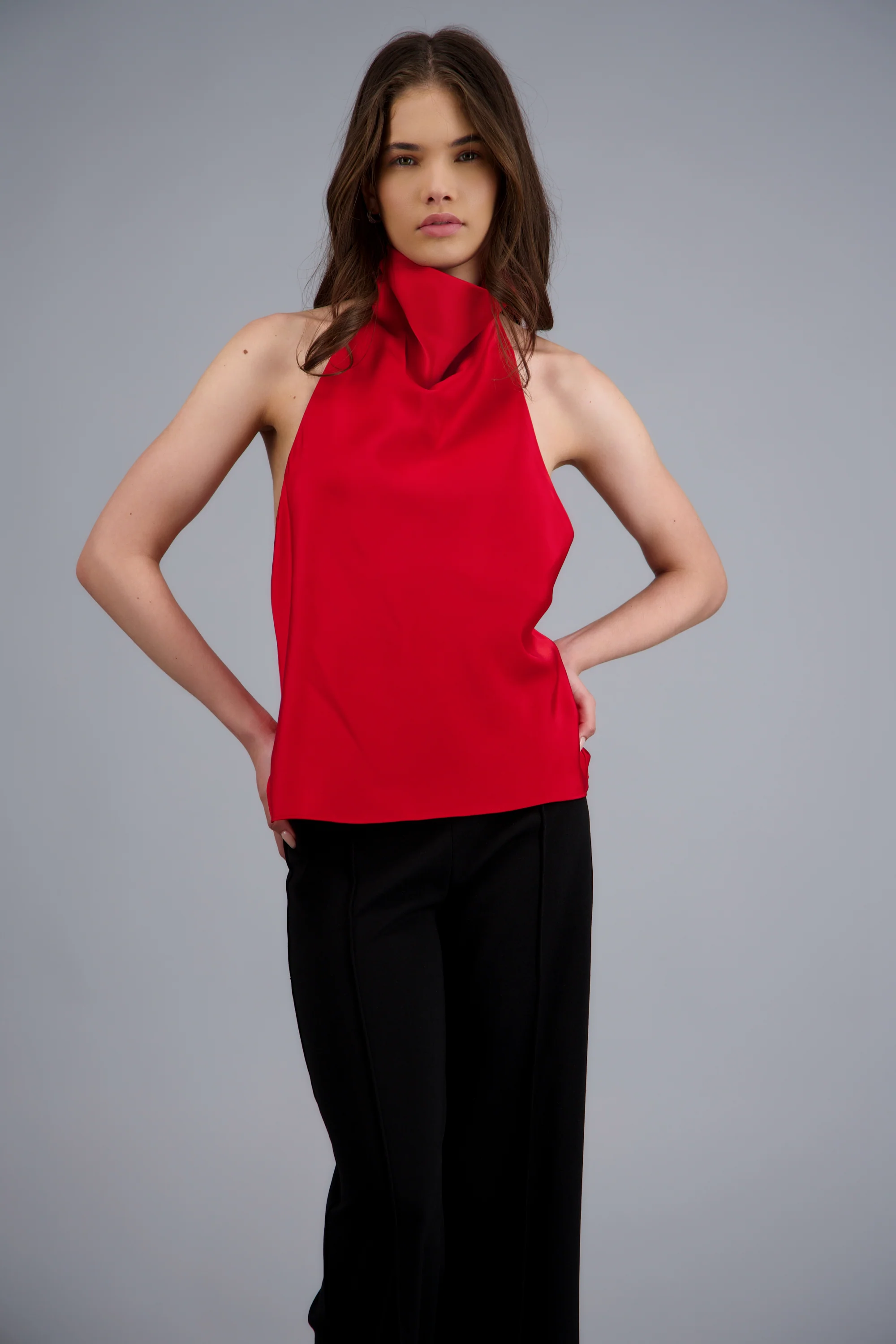 Top halter de cuello cascada satinado