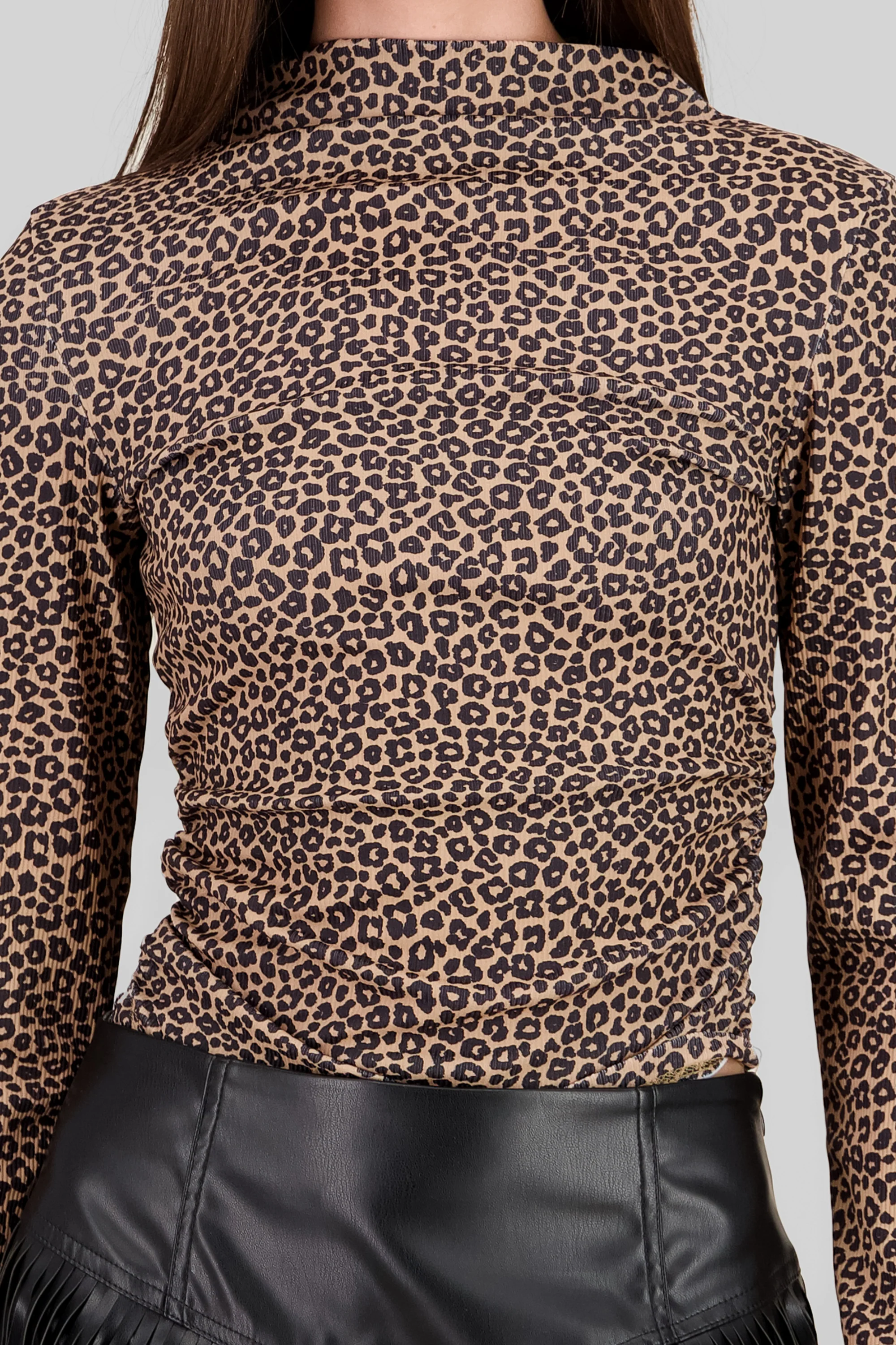Top manga larga estampado leopardo - Image 5