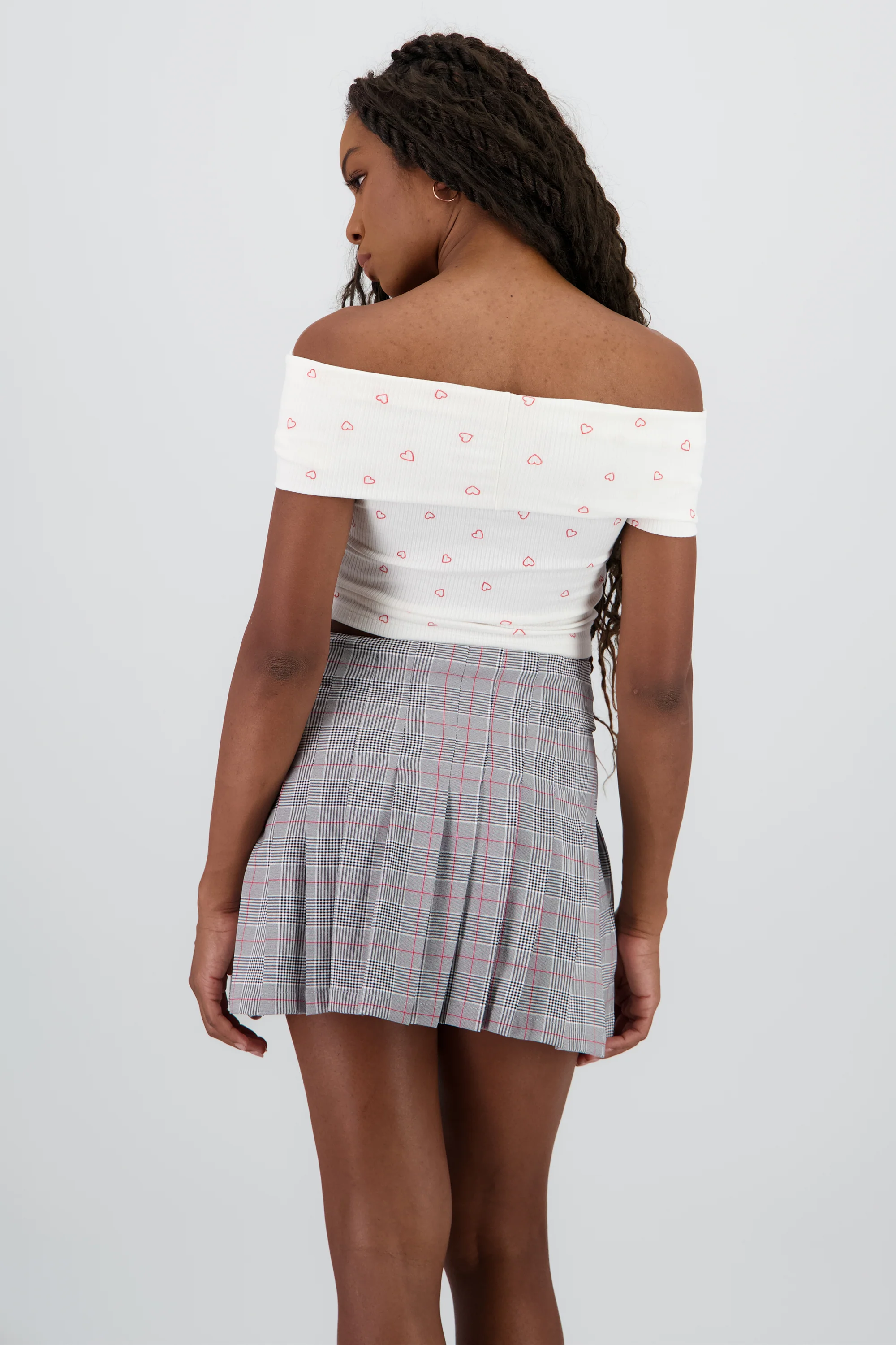 Top off shoulder manga corta detalle corazones - Image 4
