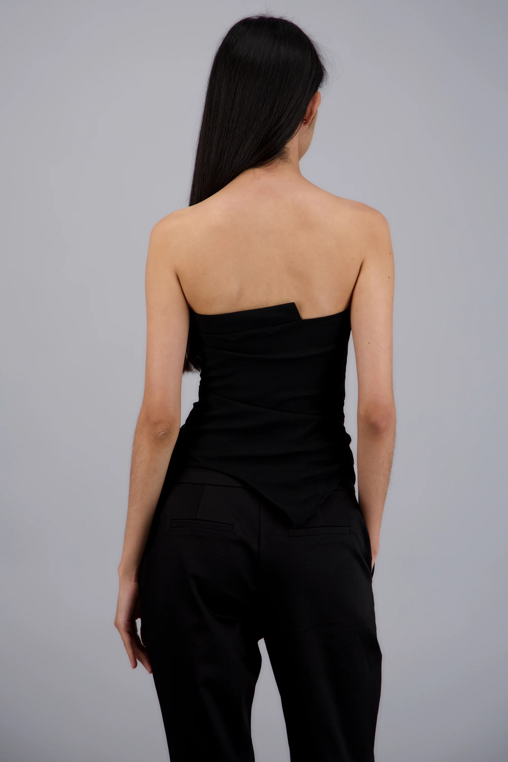 Top strapless asimetrico frunce - Image 4