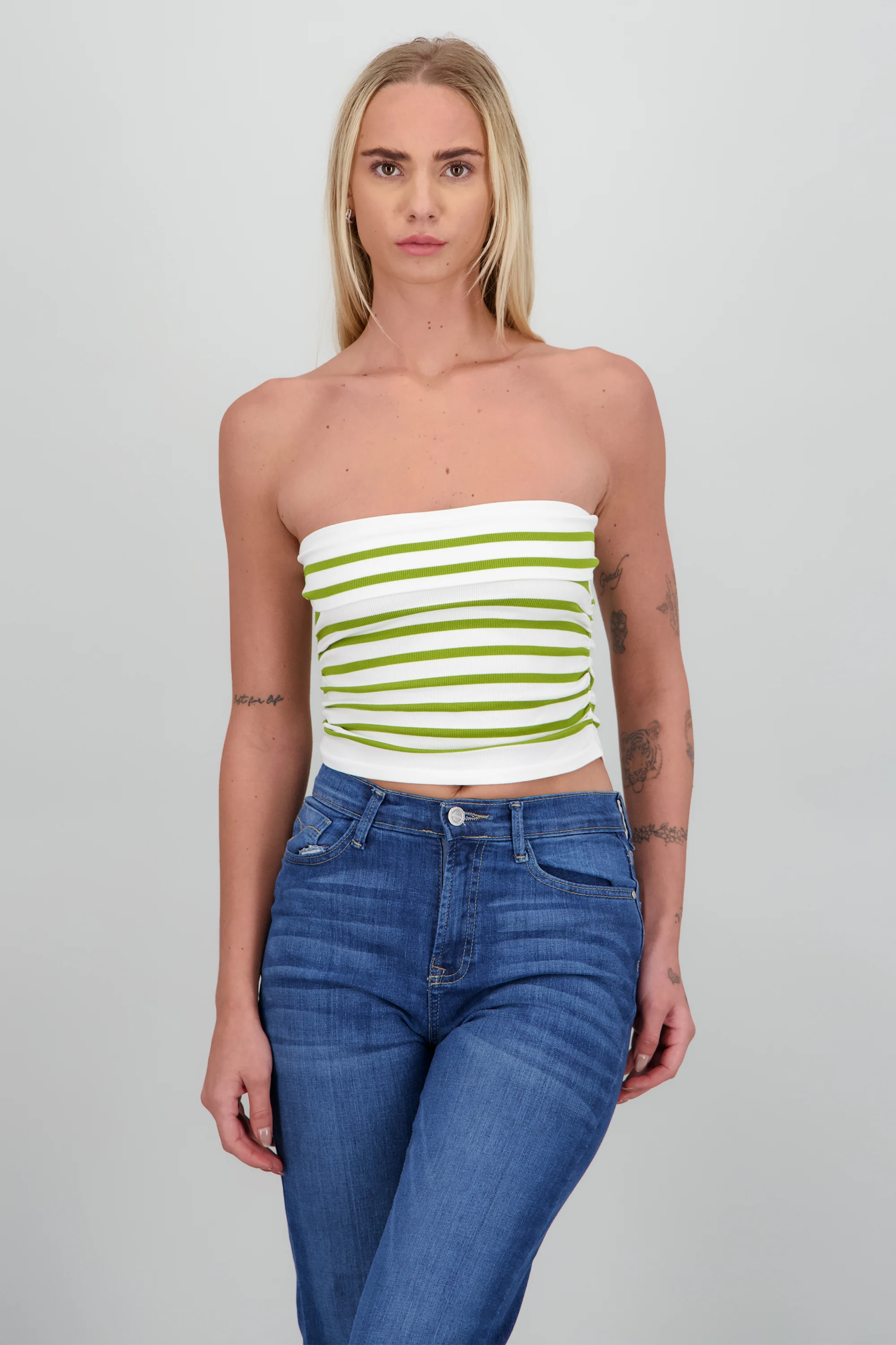 Top strapless de rayas con frunce de lado - Image 2