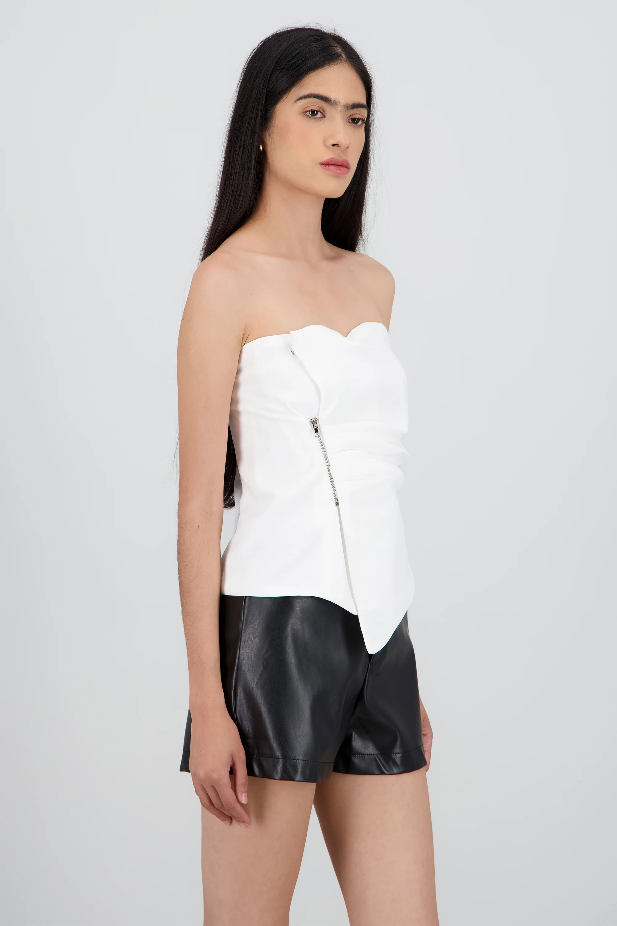Top strapless detalle costado - Image 3