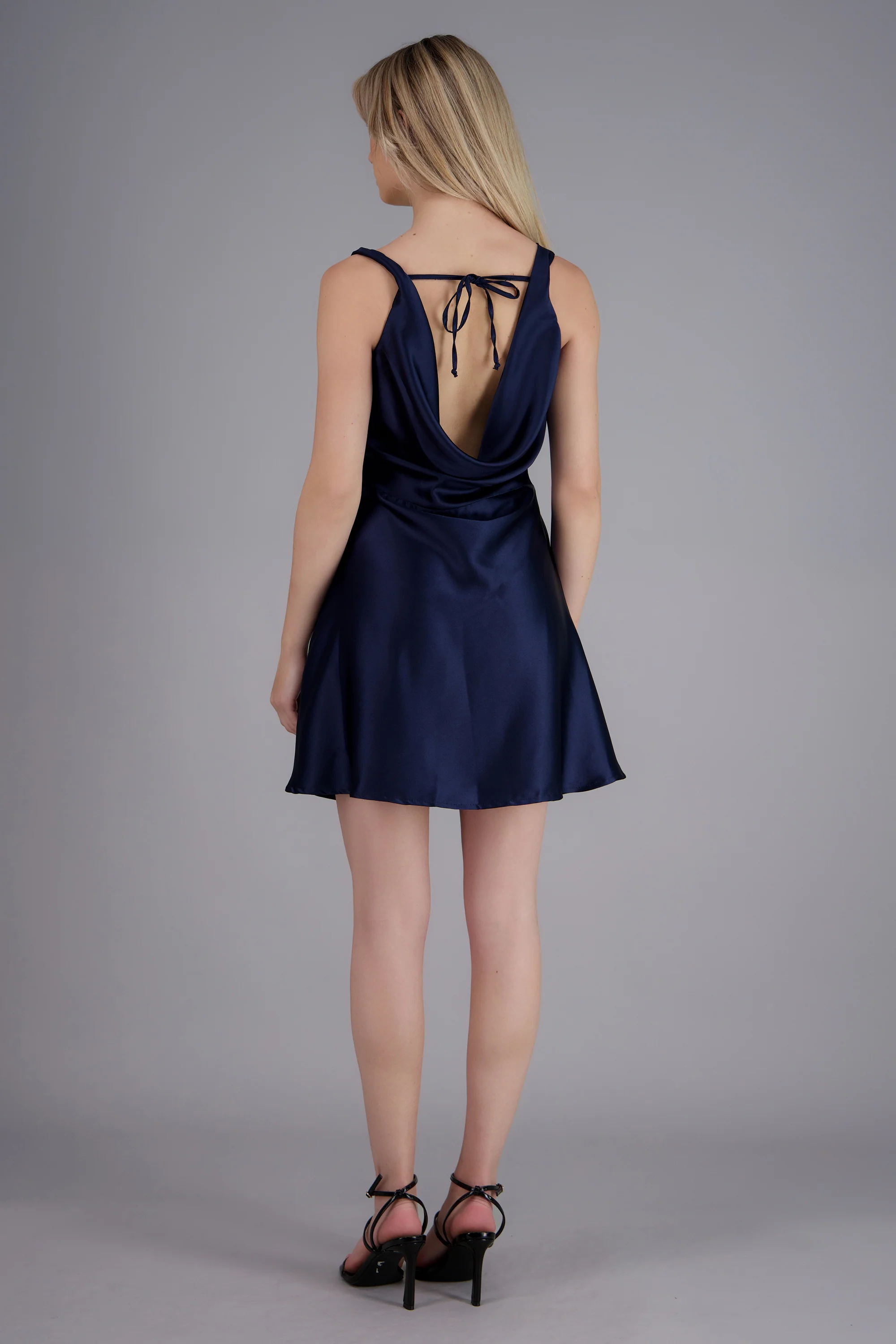 vestido cascada detalle espalda - Image 4