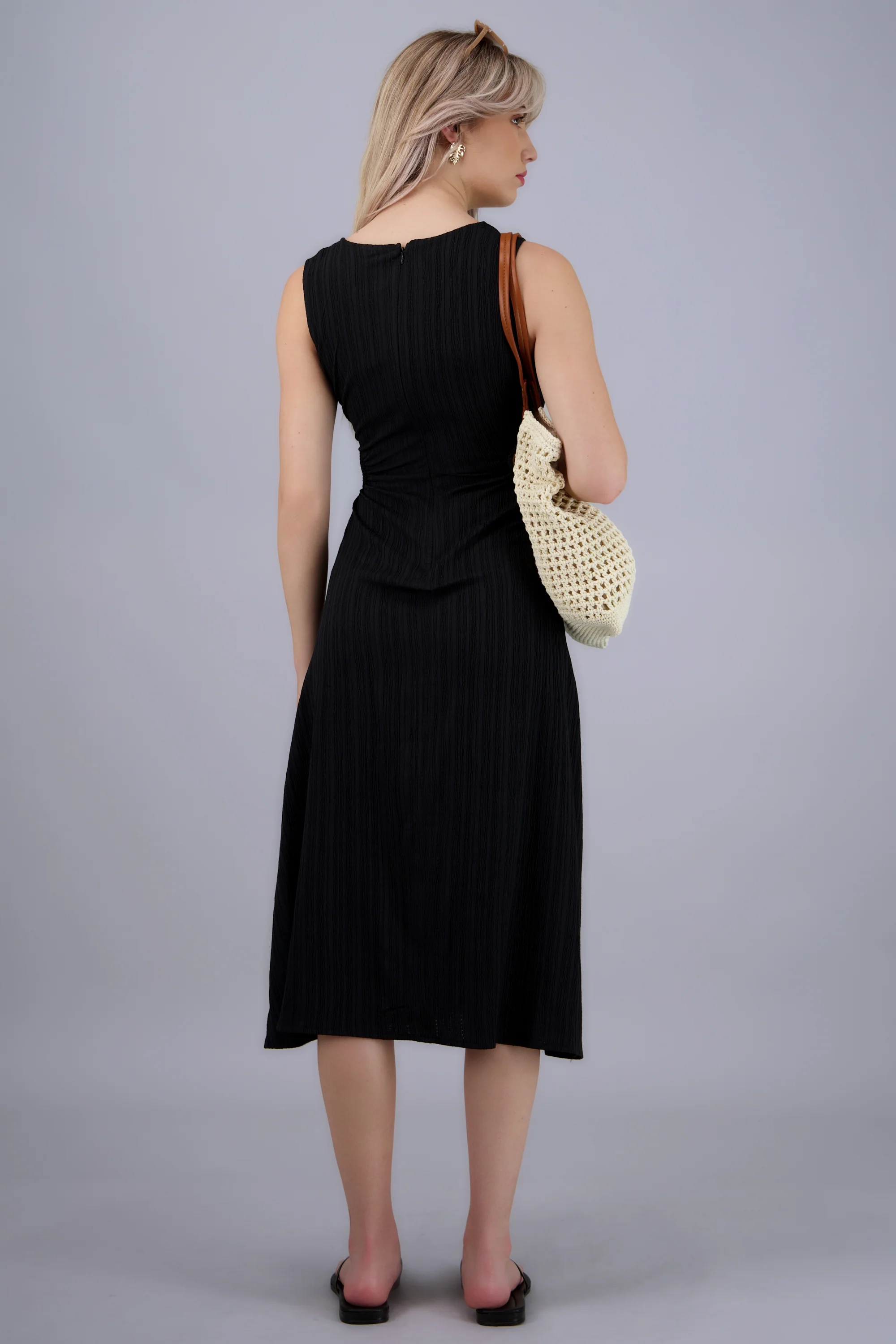 Vestido detalle aro escote v - Image 4