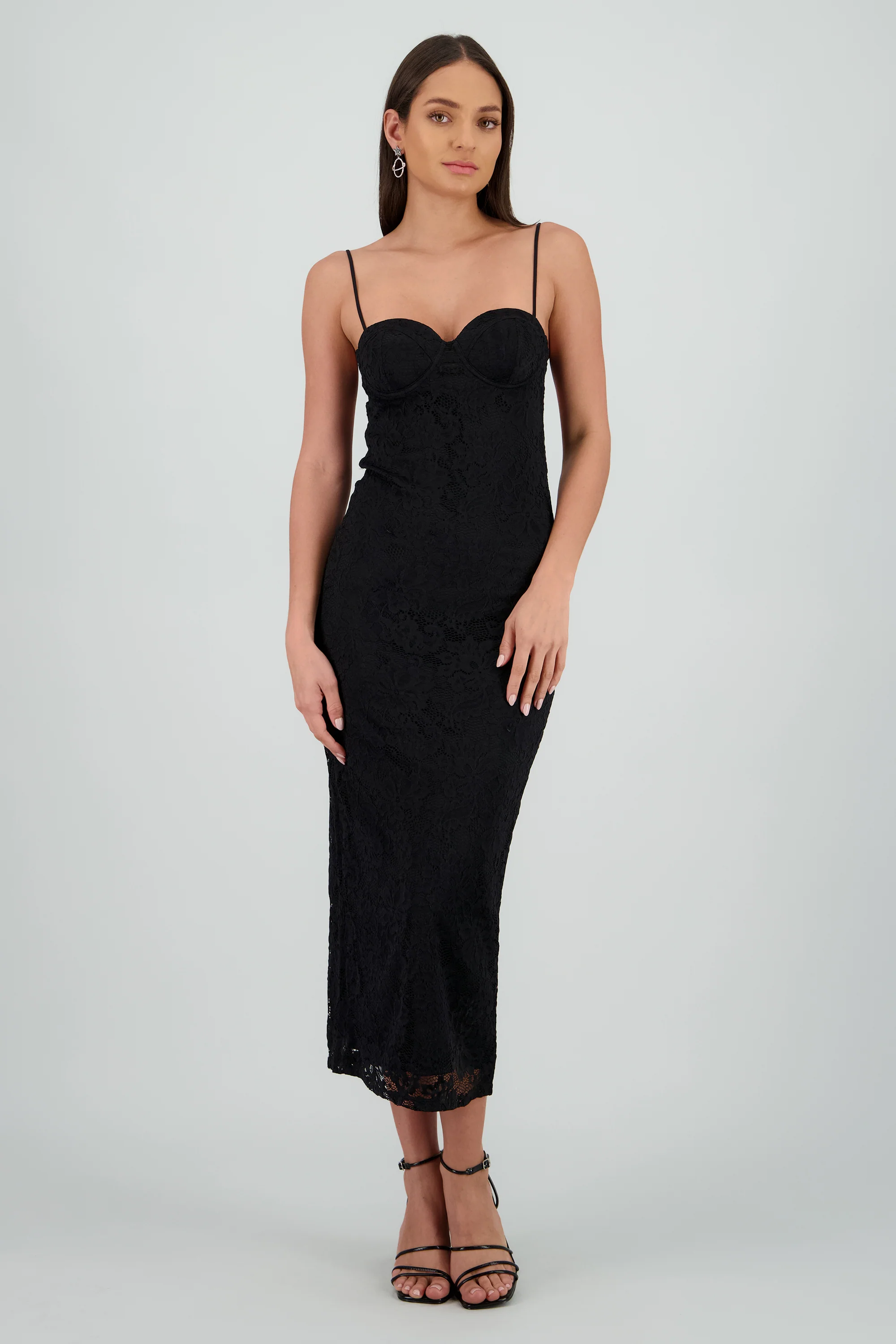 Vestido encaje con copas
