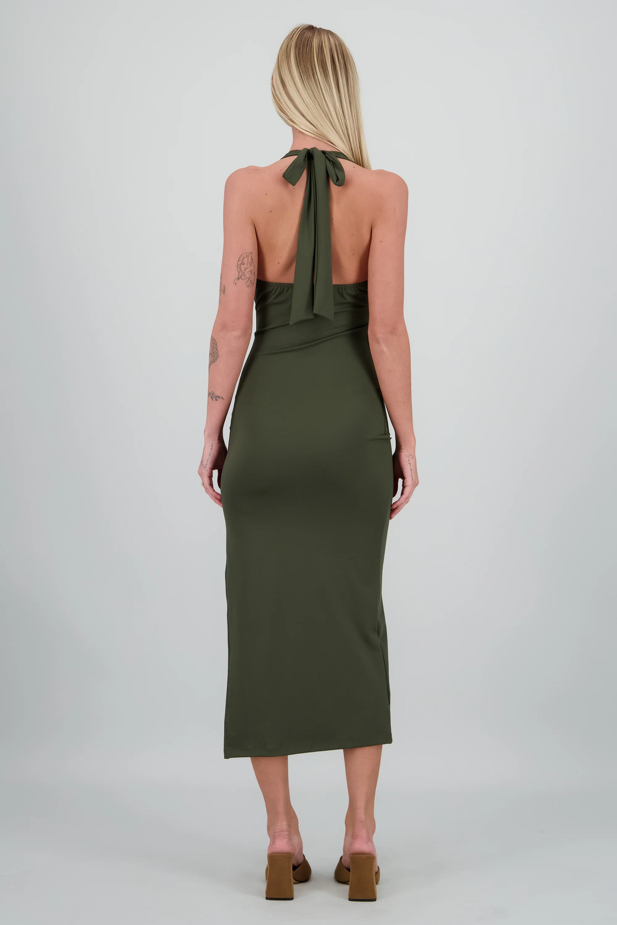 Vestido halter escote cascada maxi - Image 9