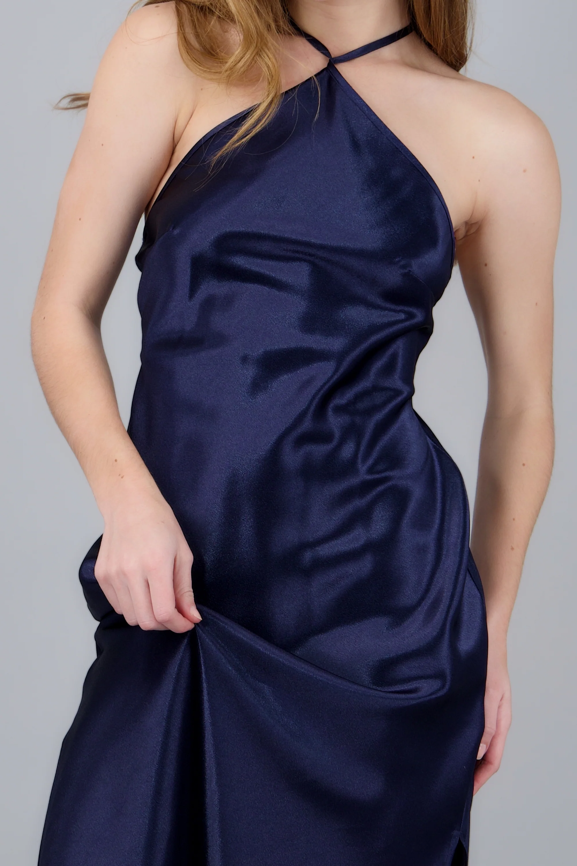 Vestido halter satin midi cruce espalda - Image 5