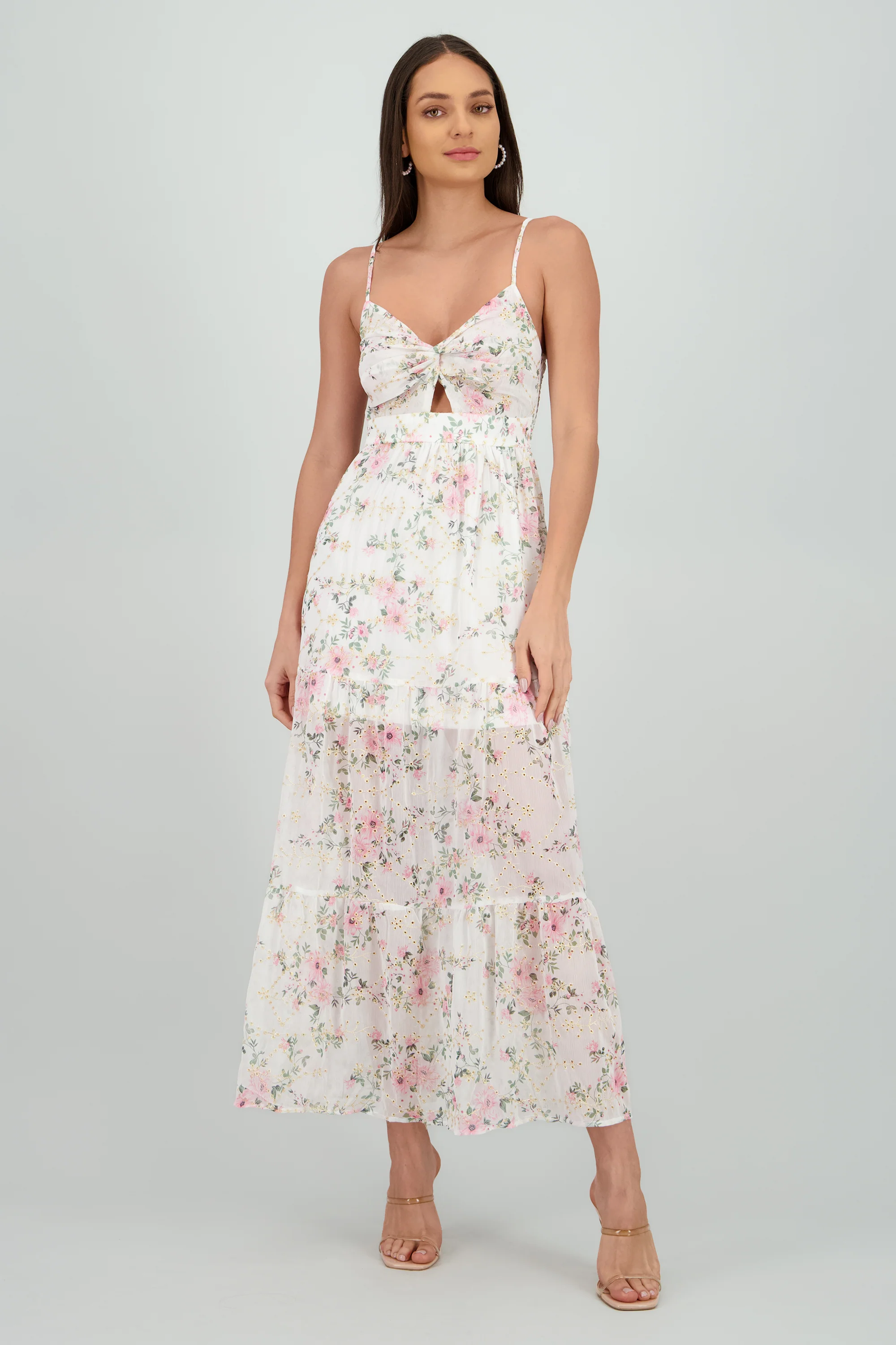 Vestido maxi con bordado y cut out