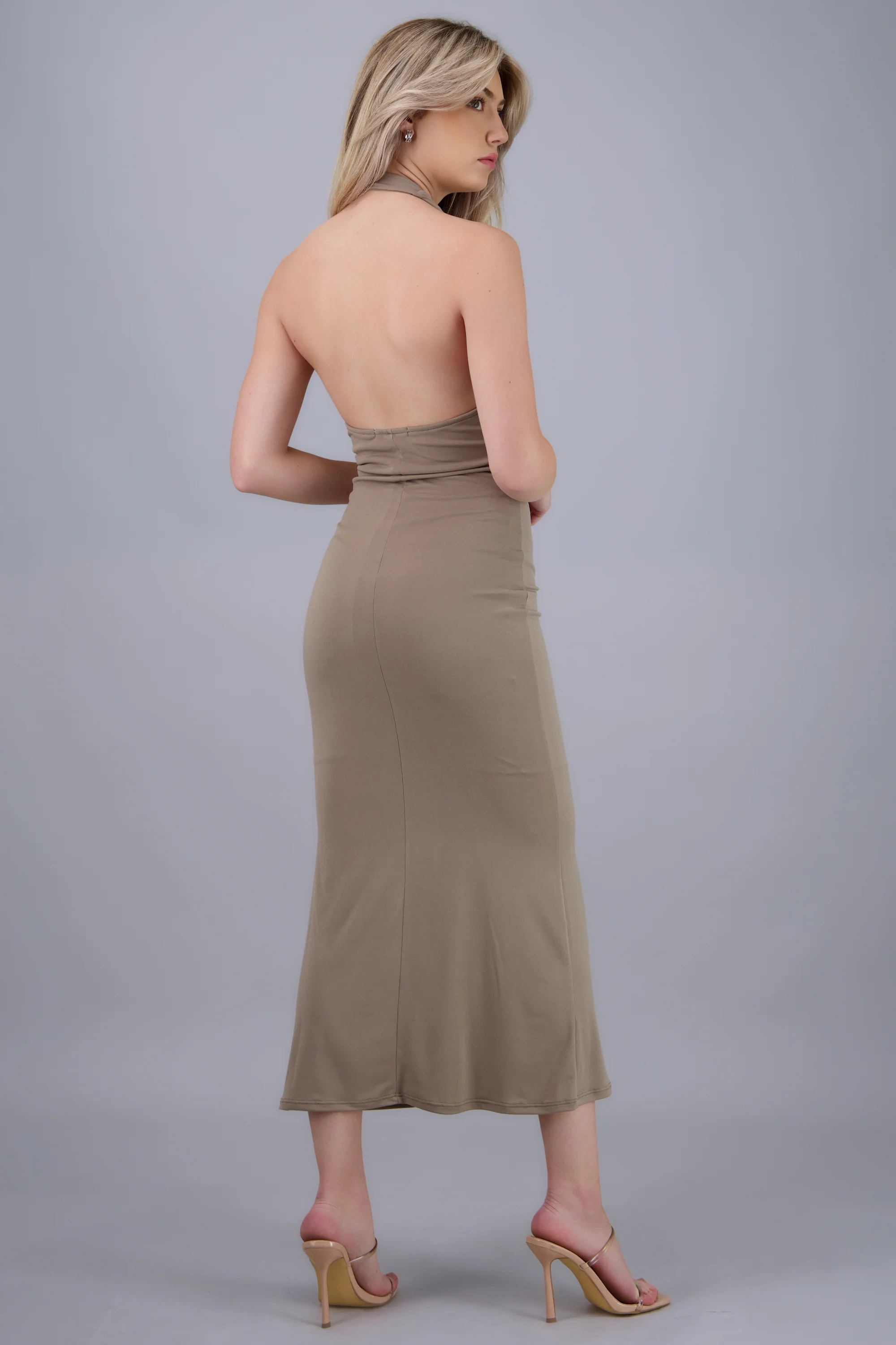 Vestido maxi halter escote columpio - Image 9