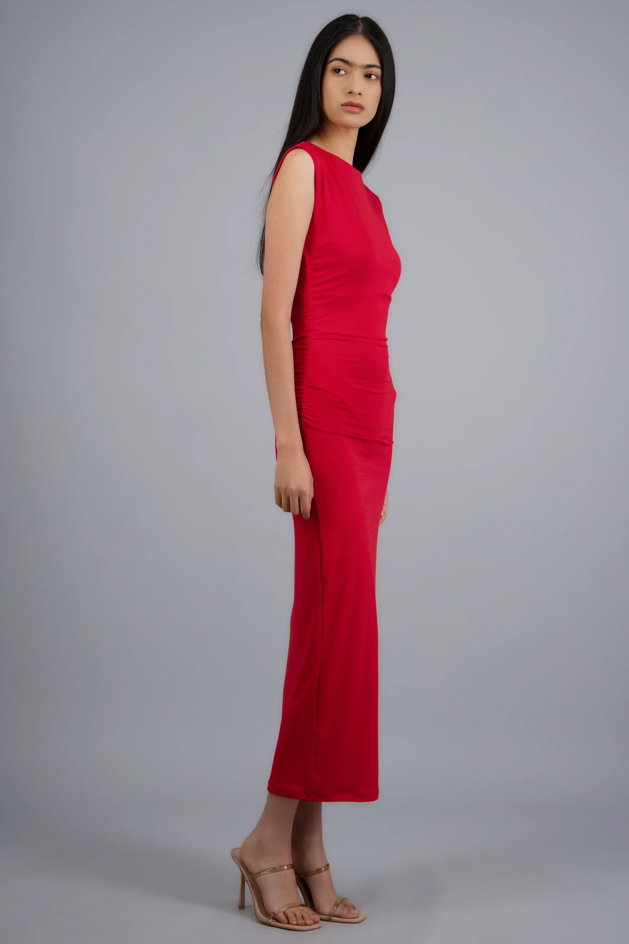 Vestido midi drapeado sin manga - Image 2