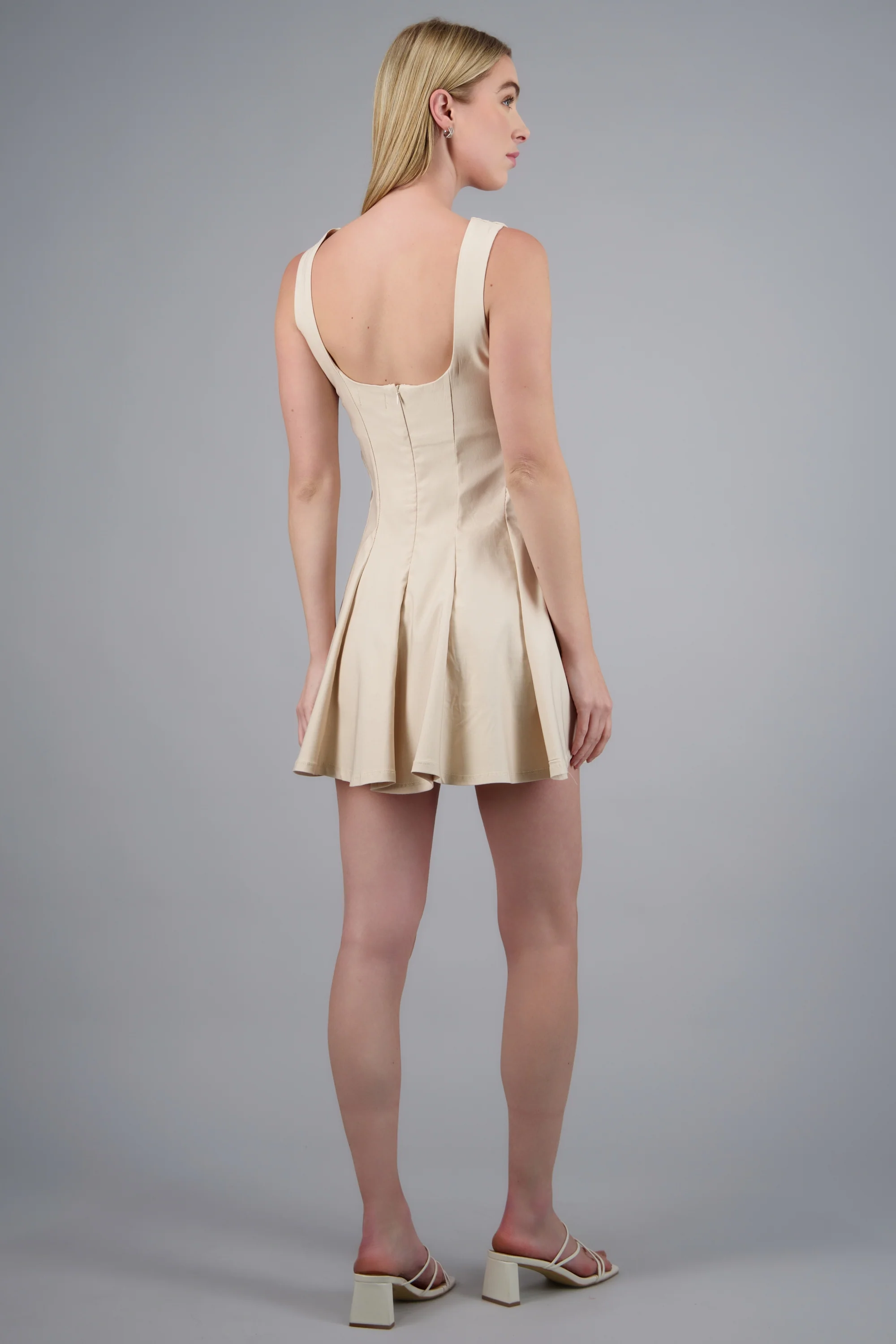 Vestido mini escote recto cortes - Image 4