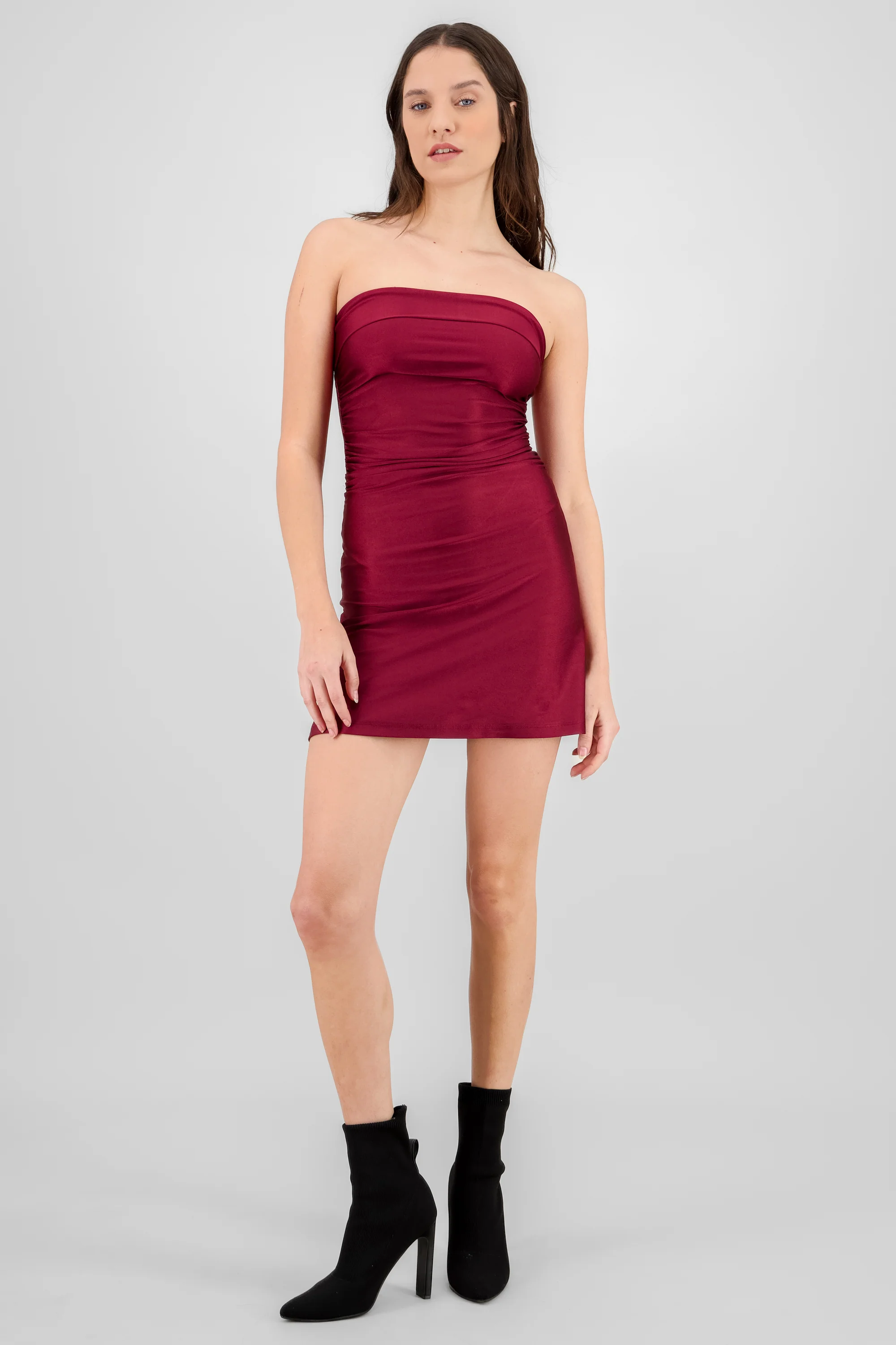 Vestido mini satinado strapples