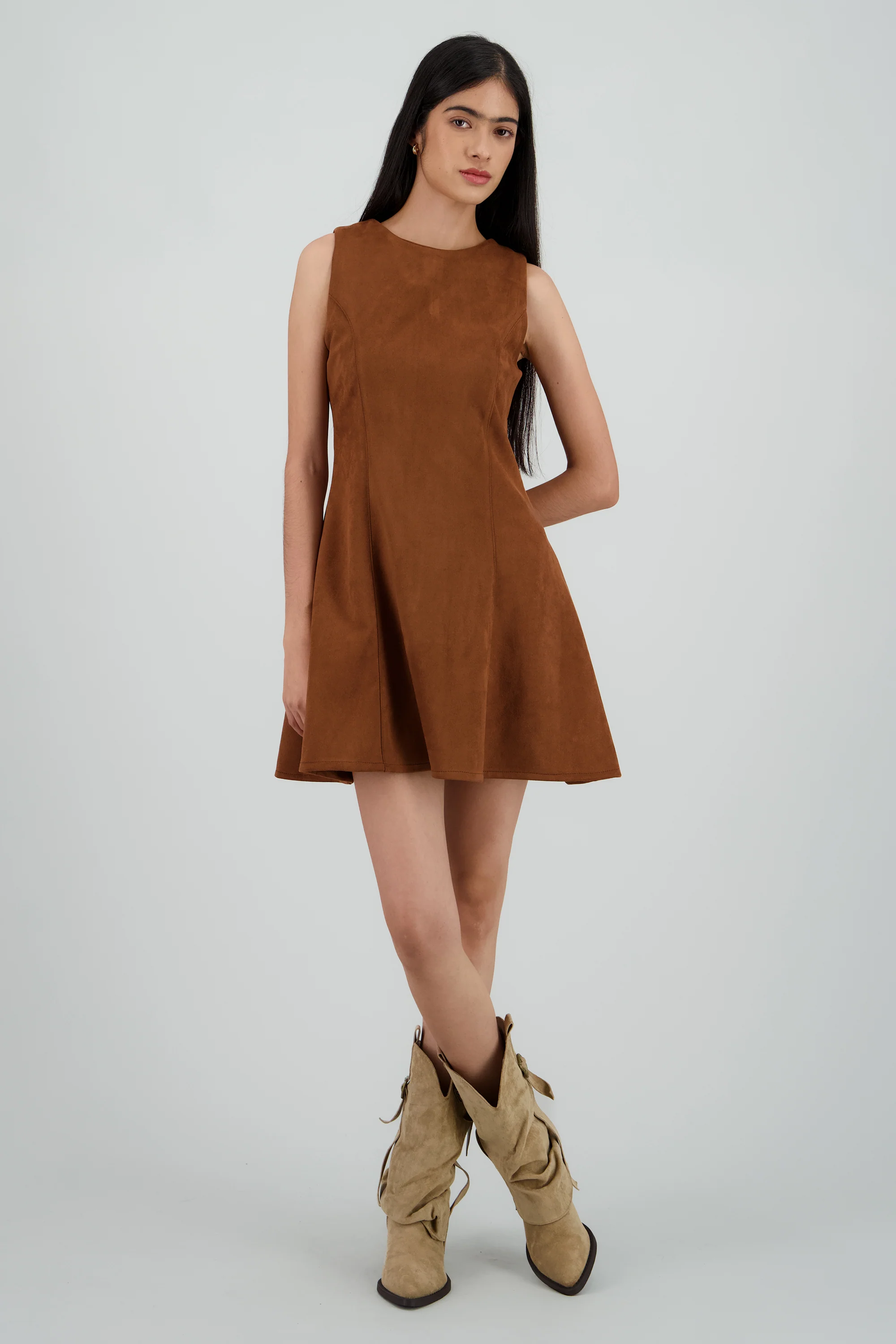 Vestido mini sin mangas detalle cortes
