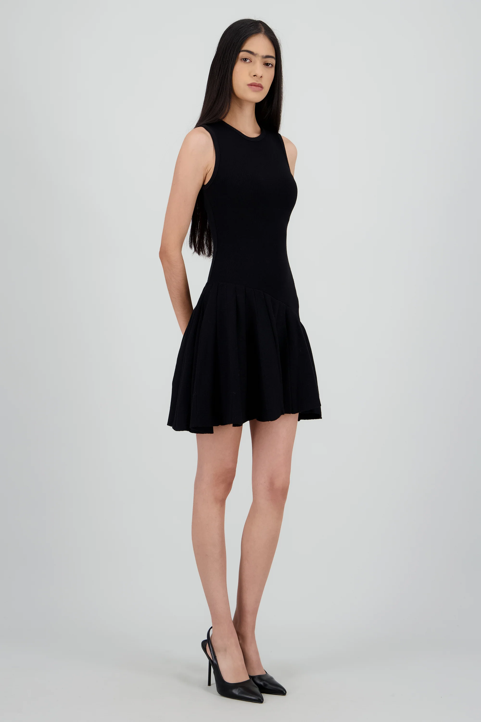 Vestido tejido sin manga tablas asimétrico - Image 3